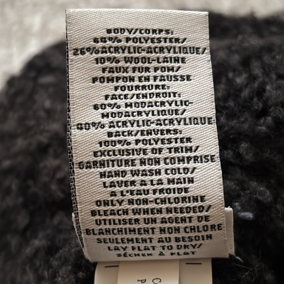 UGG Curly Boucle Chunky Knit Cuffed Beanie Hat Wool Blend Leather Logo Dark Gray main image 9